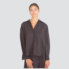 Carica l&#39;immagine nel visualizzatore di Gallery, Tensione in camicia over con taschino Art FW250038
