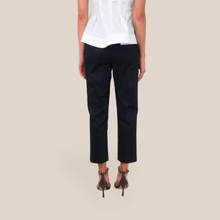 Carica l'immagine nel visualizzatore di Gallery, Tensione in pantalone sigaretta 98% cotone Art 26P4941
