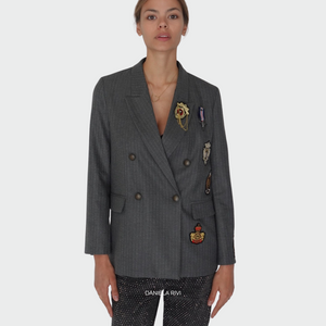 Vicolo blazer gessato con stemmi e spille Art RS0276