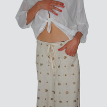 Carica l&#39;immagine nel visualizzatore di Gallery, Vicolo pantalone gamba ampia con coulisse e applicazione perline 70% cotone 30% lino Art DD5423
