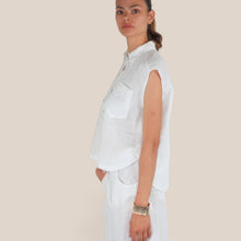 Carica l'immagine nel visualizzatore di Gallery, Tensione in camicia over smanicata con taschino fondo sfrangiato 100% lino Art S26CF61 ( pantalone Art S26PE64 )
