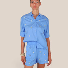 Carica l'immagine nel visualizzatore di Gallery, Tensione in camicia over con applicazione strass Art 26C5501
