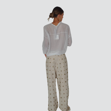 Carica l&#39;immagine nel visualizzatore di Gallery, Vicolo pantalone gamba ampia con coulisse e applicazione perline 70% cotone 30% lino Art DD5423
