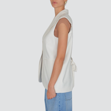 Carica l&#39;immagine nel visualizzatore di Gallery, Vicolo blazer smanicato apertura e fiocco retro 65% viscosa 35% cotone Art TD2046
