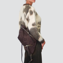 Carica l&#39;immagine nel visualizzatore di Gallery, Susy Mix borsa zaino moro camoscio vera pelle con tracolla Art LAURASU
