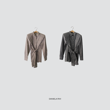 Carica l&#39;immagine nel visualizzatore di Gallery, Vicolo camicia con spallini rigata con cintura 68% cotone Art TF1165

