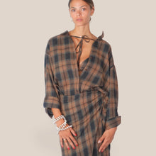 Carica l'immagine nel visualizzatore di Gallery, VICOLO Camicia scollo profondo con top 25% Cotone Art TAC0960 ( Gonna Art TAC0948)
