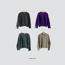 Carica l'immagine nel visualizzatore di Gallery, Vicolo maglia over girocollo misto lana Art 33057F
