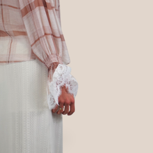 Carica l'immagine nel visualizzatore di Gallery, Haveone camicia over fantasia con fondo pizzo 85% lyocell Art CVS-Q260
