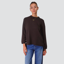 Carica l'immagine nel visualizzatore di Gallery, Vicolo maglia over apertura laterale con lacci 40% viscosa 25% lana 5% cashmere Art 77171F
