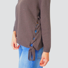 Carica l'immagine nel visualizzatore di Gallery, Vicolo maglia over apertura laterale con lacci 40% viscosa 25% lana 5% cashmere Art 77171F
