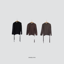 Carica l'immagine nel visualizzatore di Gallery, Vicolo maglia over apertura laterale con lacci 40% viscosa 25% lana 5% cashmere Art 77171F

