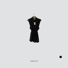Carica l&#39;immagine nel visualizzatore di Gallery, Vicolo blazer smanicato con cintura materiale fluido spacchi laterali Art TD2174
