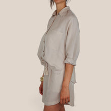 Carica l'immagine nel visualizzatore di Gallery, Tensione in completo camicia over più bermuda elastico vita 60% viscosa 40% lino Art 26C5369
