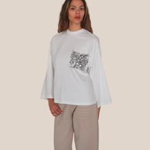 Carica l'immagine nel visualizzatore di Gallery, Tensione in t-shirt over  manica ampia taschino paillettes 100% cotone Art PE260149
