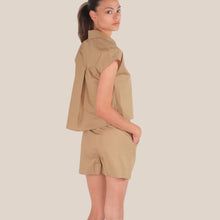 Carica l'immagine nel visualizzatore di Gallery, Tensione in shorts pinces tela leggera 100% cotone Art 26S5094 ( camicia Art 26C5101 )
