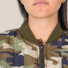 Carica l'immagine nel visualizzatore di Gallery, Tensione in bomber camouflage Art W26JU459

