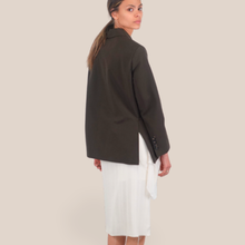 Carica l'immagine nel visualizzatore di Gallery, Haveone blazer over moka allacciatura laterale  spacchi laterali 94% lyocell 6% lino Art JNG-Q114

