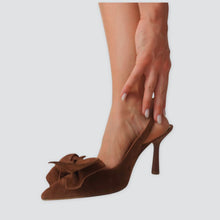 Carica l&#39;immagine nel visualizzatore di Gallery, Ovyè slingback camoscio con fiocco tacco 9 cm Art AT982
