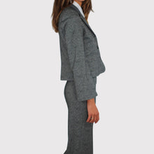 Carica l'immagine nel visualizzatore di Gallery, Tensione in blazer manica trapezio con logo Art 27B6861 ( gonna Art 27G6865 pantalone Art 26P6862 )
