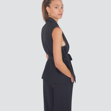 Carica l&#39;immagine nel visualizzatore di Gallery, Vicolo blazer smanicato con cintura materiale fluido spacchi laterali Art TD2174
