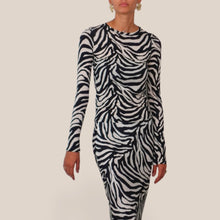 Carica l'immagine nel visualizzatore di Gallery, Tensione in blusa zebrato 92% viscosa Art 40644
