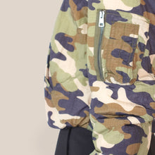 Carica l'immagine nel visualizzatore di Gallery, Tensione in bomber camouflage Art W26JU459
