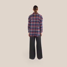 Carica l'immagine nel visualizzatore di Gallery, Vicolo camicia over flanella blu bordeaux 70% cotone Art TAC1772

