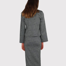 Carica l'immagine nel visualizzatore di Gallery, Tensione in blazer manica trapezio con logo Art 27B6861 ( gonna Art 27G6865 pantalone Art 26P6862 )
