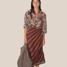 Carica l'immagine nel visualizzatore di Gallery, Haveone camicia over stampa tucani 85% lyocell Art CVS-Q515
