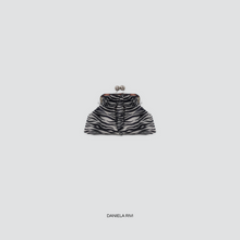 Carica l&#39;immagine nel visualizzatore di Gallery, Susy mix pochette zebrata con tracolla Art 528b
