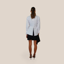 Carica l'immagine nel visualizzatore di Gallery, Tensione in camicia sfiancata con spallini e spacco retro su 50% cotone Art FW260083
