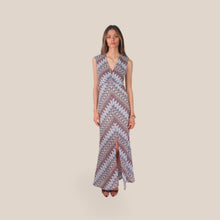 Carica l'immagine nel visualizzatore di Gallery, Tensione in abito scollo V filo lurex spacco laterale con sottoveste  100% viscosa Art S26AC59
