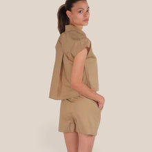 Carica l'immagine nel visualizzatore di Gallery, Tensione in camicia over tela leggera con taschino e applicazione strass 100% cotone Art 26C5101 ( pantalone Art 26P4835 )
