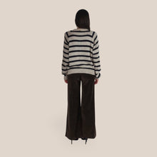 Carica l'immagine nel visualizzatore di Gallery, Philia Loft maglia over rigata con spallini 40% lana mohair Art R03Y0243
