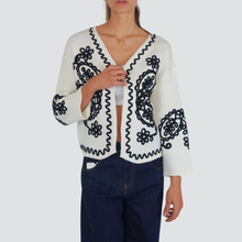 Carica l&#39;immagine nel visualizzatore di Gallery, Philia Loft cardigan ricamo Art D01N0061
