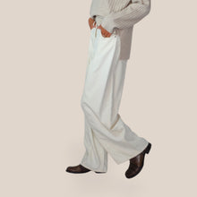 Carica l'immagine nel visualizzatore di Gallery, Maryley jeans balloo burro 70% tencel 30% cotone Art 26IB881

