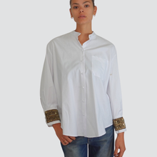 Carica l&#39;immagine nel visualizzatore di Gallery, Tensione in camicia over con bracciali 455 cotone Art 37541

