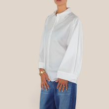 Carica l'immagine nel visualizzatore di Gallery, Tensione in camicia over manica ampia 100% cotone Art W26C784

