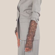 Carica l'immagine nel visualizzatore di Gallery, Haveone blazer gessato manica pizzo moro 34% viscosa Art JGE-Q028 ( pantalone PGE-Q097 )
