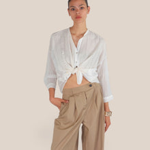 Carica l'immagine nel visualizzatore di Gallery, Tensione in camicia over ricamata 84% cotone 16% seta Art S26CF85
