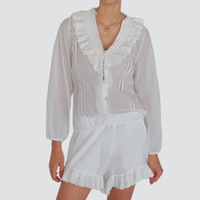 Carica l&#39;immagine nel visualizzatore di Gallery, Tesnsione in camicia scollo V con sangallo 100% cotone Art 37174
