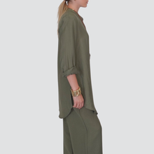 Carica l&#39;immagine nel visualizzatore di Gallery, Vicolo camicia over con collana 55% viscosa 23% lino Art TD2857
