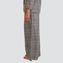 Carica l&#39;immagine nel visualizzatore di Gallery, Tensione in pantalone palazzo pinces scozzese bottone oro 34% viscosa Art 26P1130
