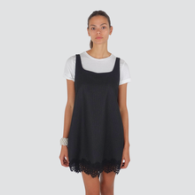 Carica l&#39;immagine nel visualizzatore di Gallery, Tensione in abito gessato fondo pizzo con t-shirt Art W25X613
