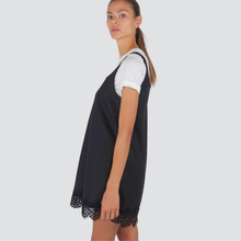 Carica l&#39;immagine nel visualizzatore di Gallery, Tensione in abito gessato fondo pizzo con t-shirt Art W25X613
