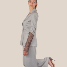 Carica l'immagine nel visualizzatore di Gallery, Haveone blazer gessato manica pizzo moro 34% viscosa Art JGE-Q028 ( pantalone PGE-Q097 )
