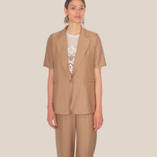 Carica l'immagine nel visualizzatore di Gallery, Haveone blazer manica corta 1 bottone 87% viscosa Art JVI-Q088 ( pantalone Art PVI-Q289 )

