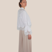 Carica l'immagine nel visualizzatore di Gallery, Haveone camicia popeline fondo pizzo scollo V 100% cotone Art CSO-Q012
