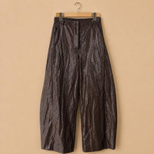 Carica l'immagine nel visualizzatore di Gallery, Tensione in pantalone balloon eco-pelle Art W26P353
